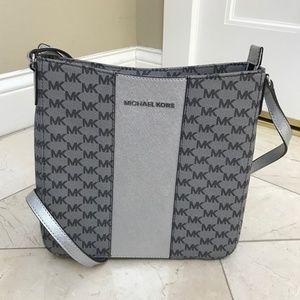 NWT Michael Kors Jet Set Trvl Mssger Ctr Stripe